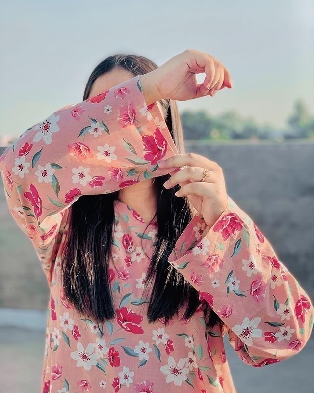 Attitude hidden face girl pic for Instagram