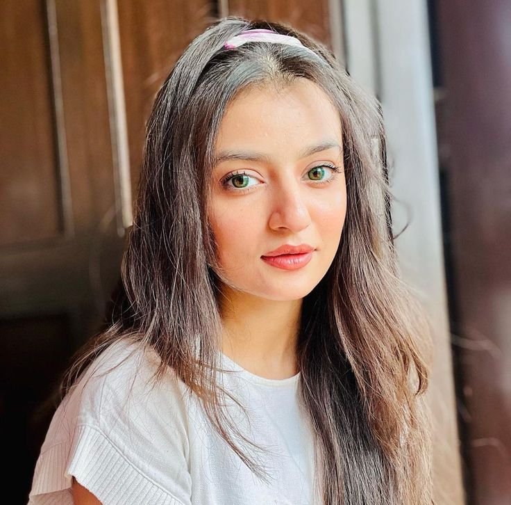 Beautiful girl Pic simple_1 Beautiful girl Pic simple 1