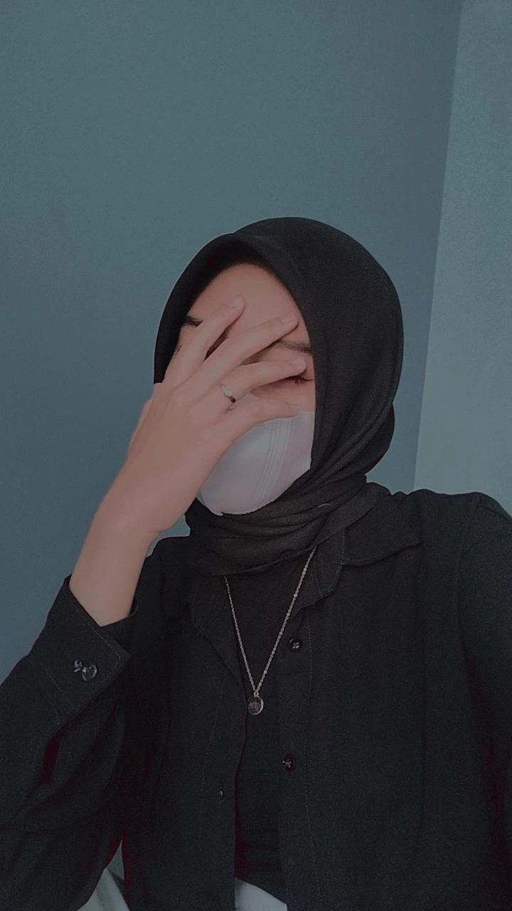 Beautiful hijab girl photo 1