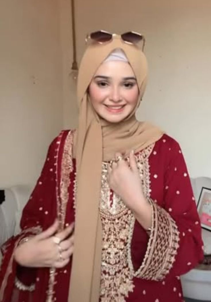 Beautiful hijab girl photo 2