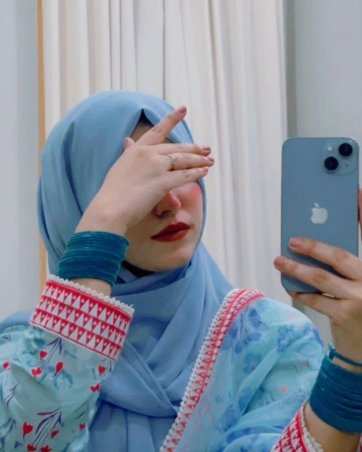 Black hijab girl Pic 1 (1)