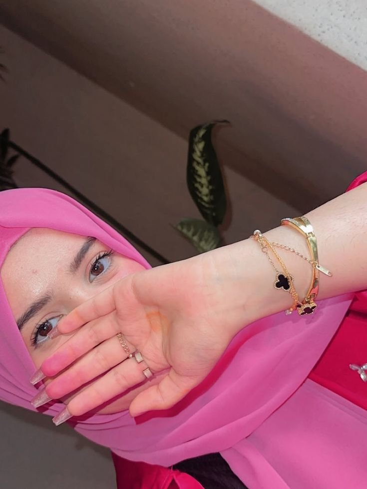 Black hijab girl Pic 1