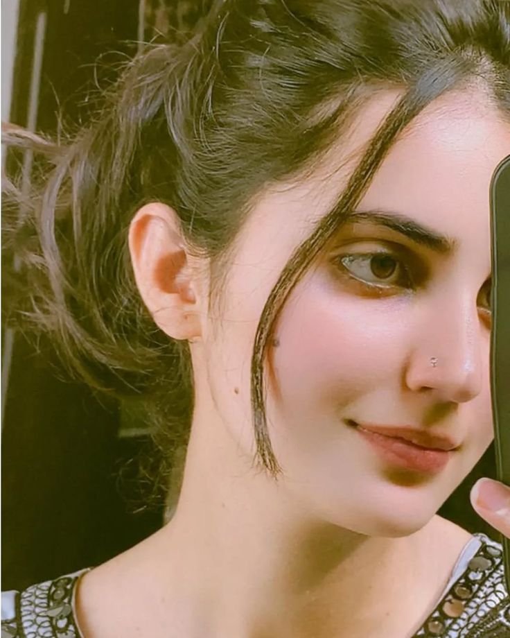 Cute girl pic Hidden face 1