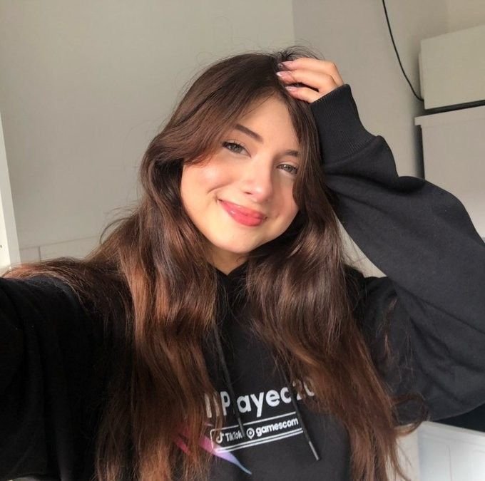 Cute girl pic instagram 1