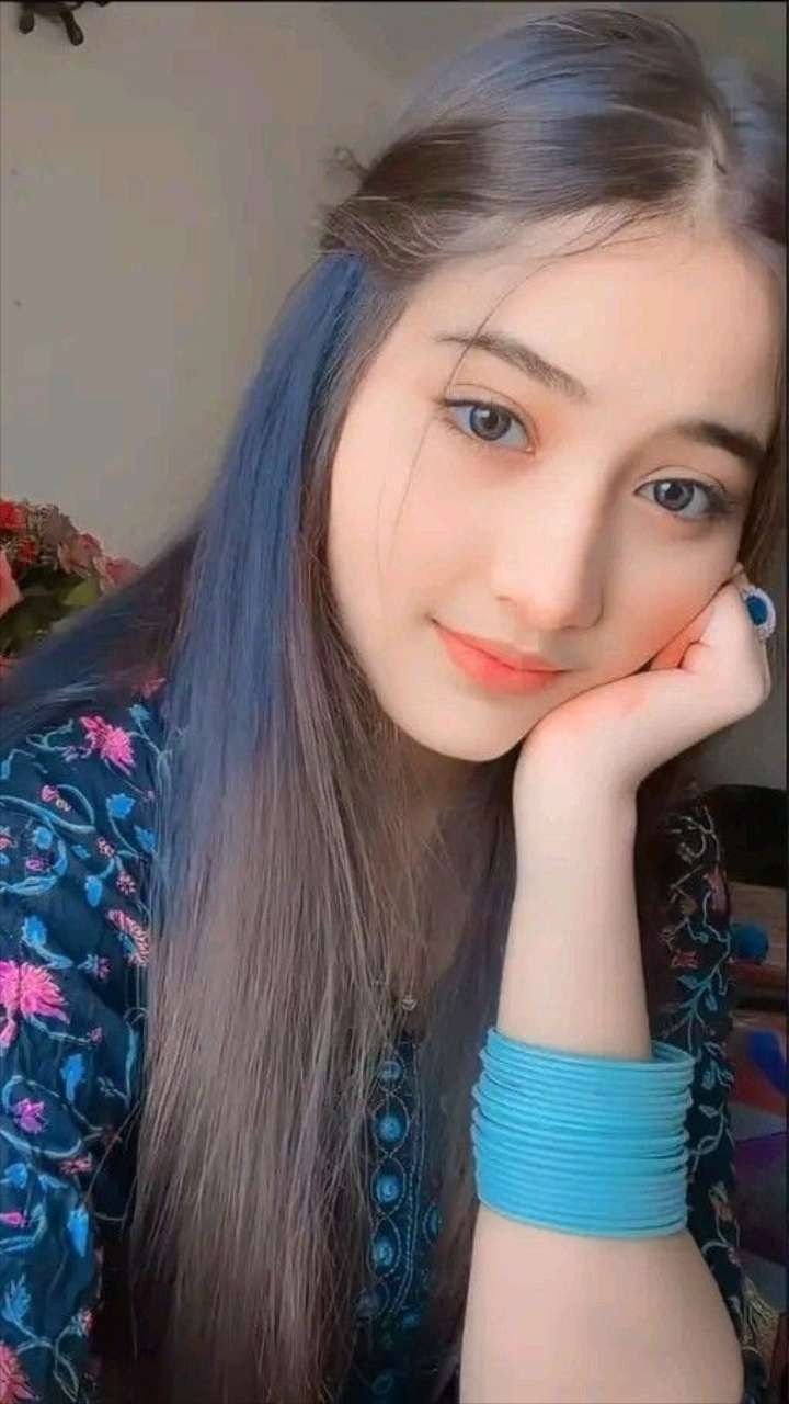 Cute girl pic profile