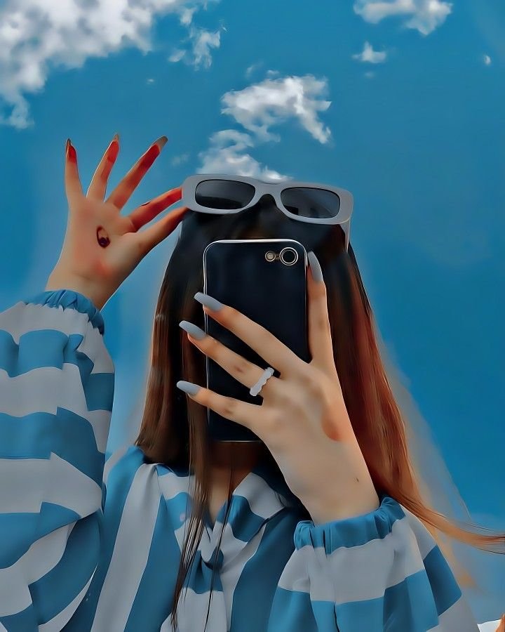 Hidden Face Girl pic black and white