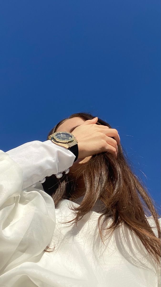 Hidden Face Girl pic black and white 2