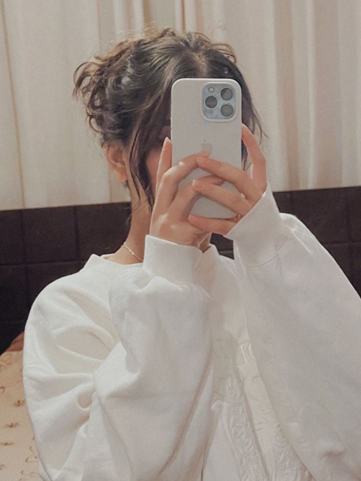 Hidden Face Girl pic for Instagram aesthetic 3