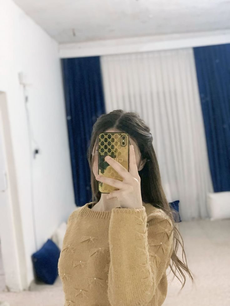 Hidden face Girl Pic for Instagram 1