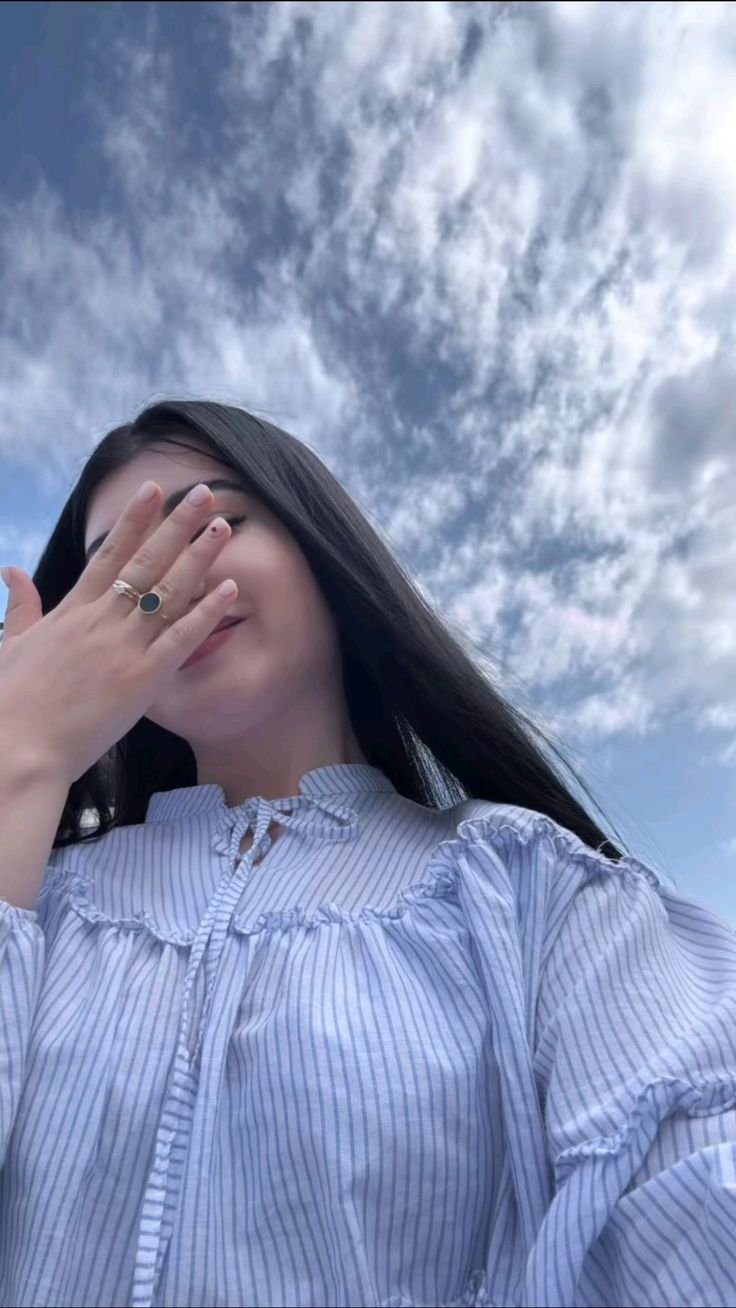 Hidden face dp for girls instagram 1