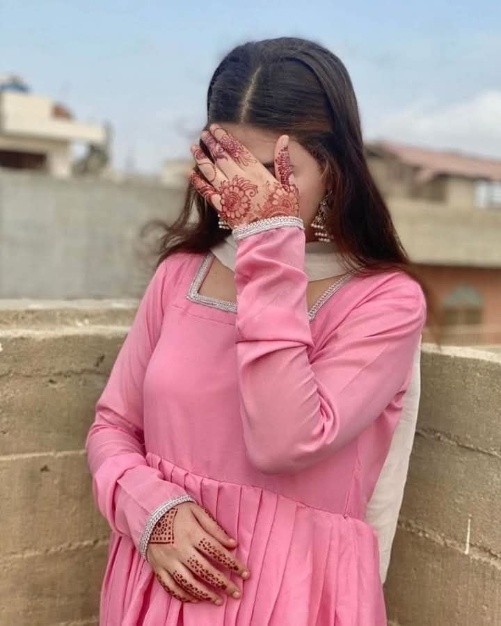 Hidden face girl pic for Instagram iphone 1