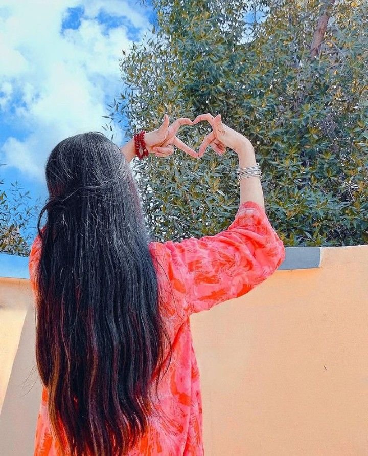 Stylish girl pic hiding face 1