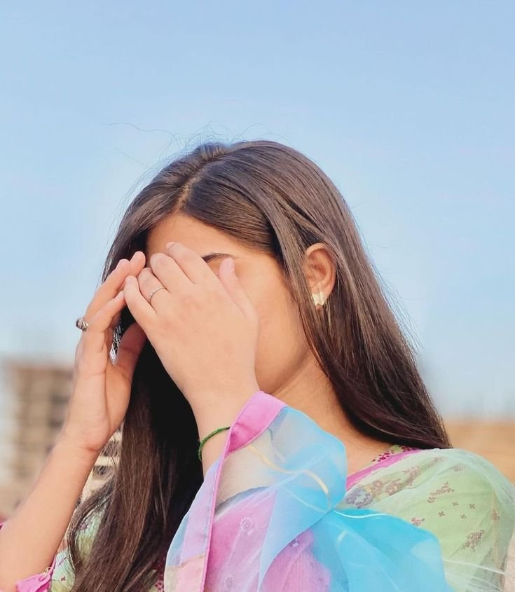 Stylish girl pic hiding face 4