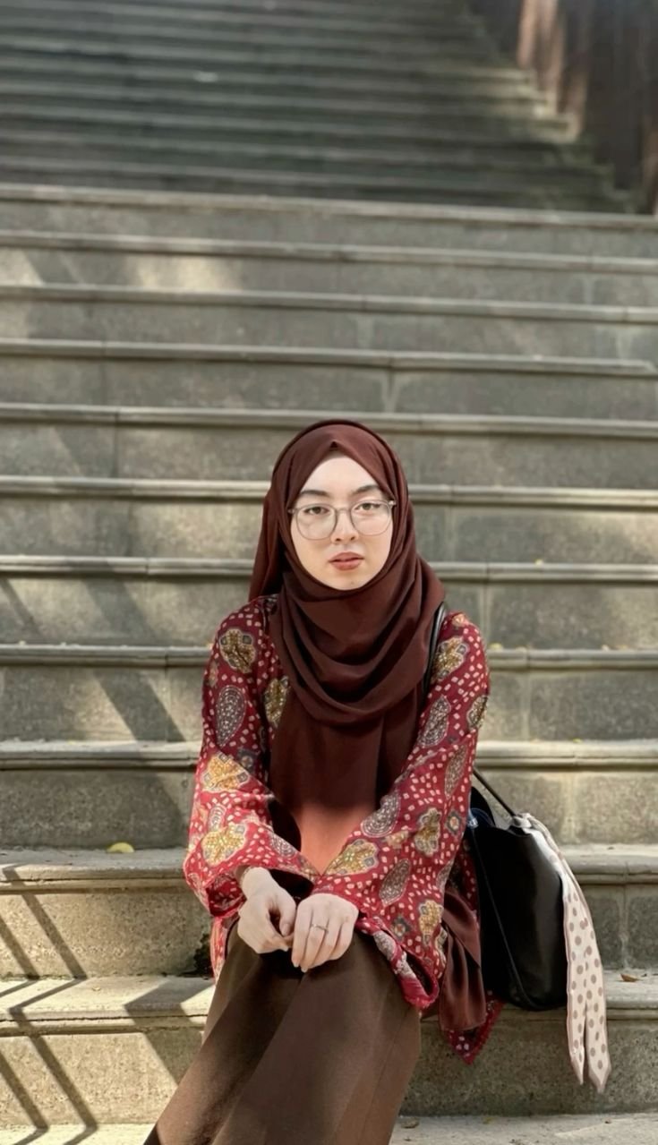 Stylish hijab Girl Dp for Instagram