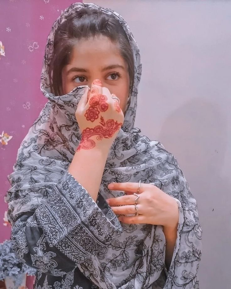 Stylish hijab girl Dp for whatsapp (1)