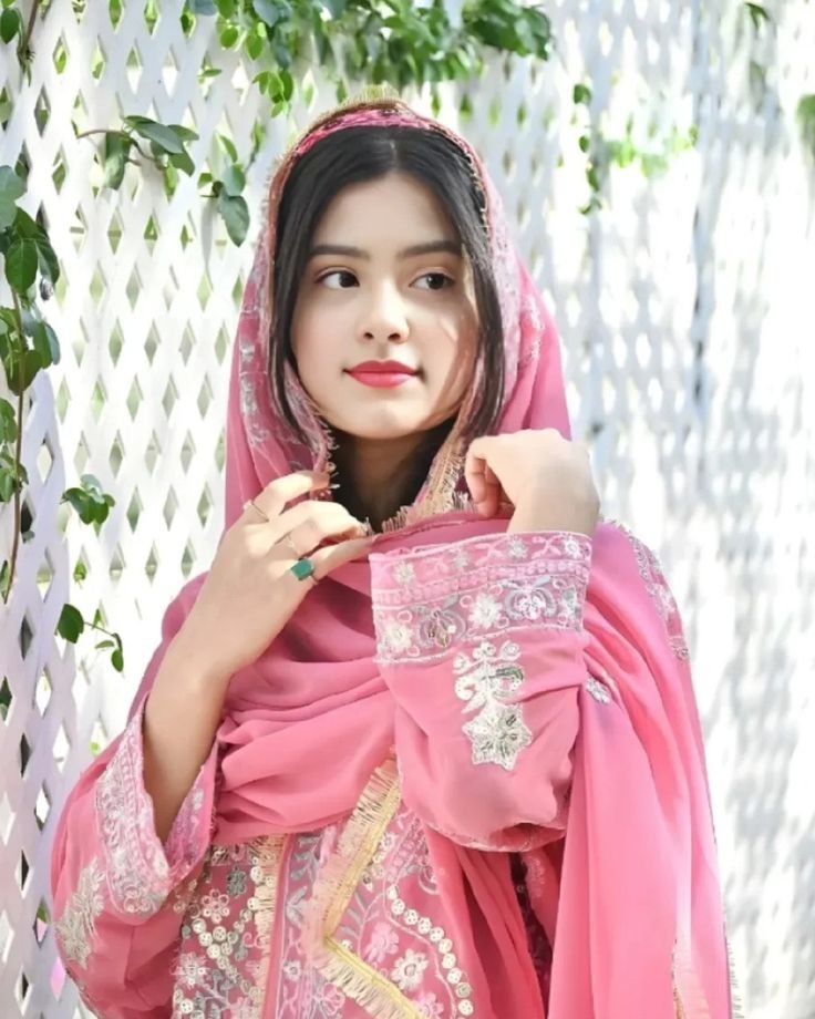 Stylish hijab girl Dp for whatsapp