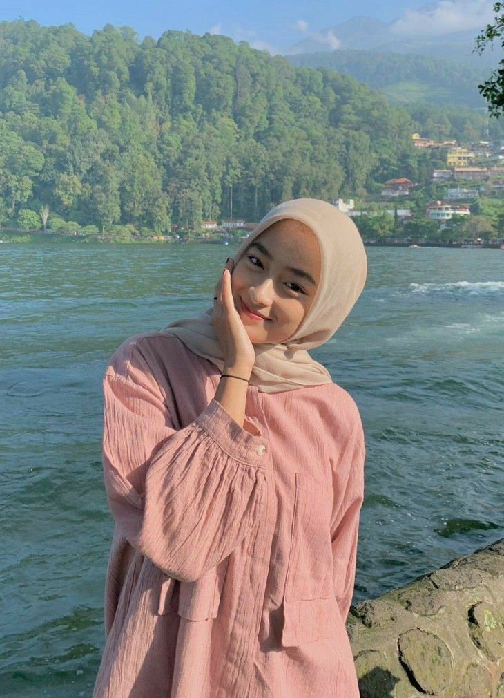 Stylish hijab girl Dp for whatsapp 2